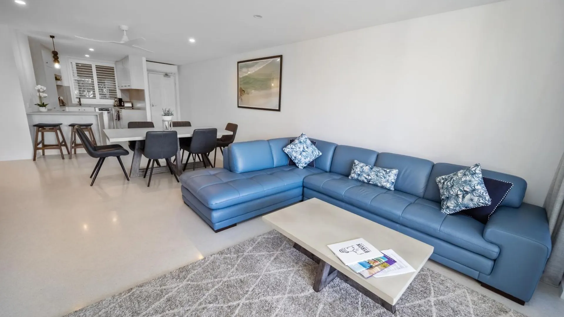 ביירון ביי Bay Royal Apartments מלון דירות