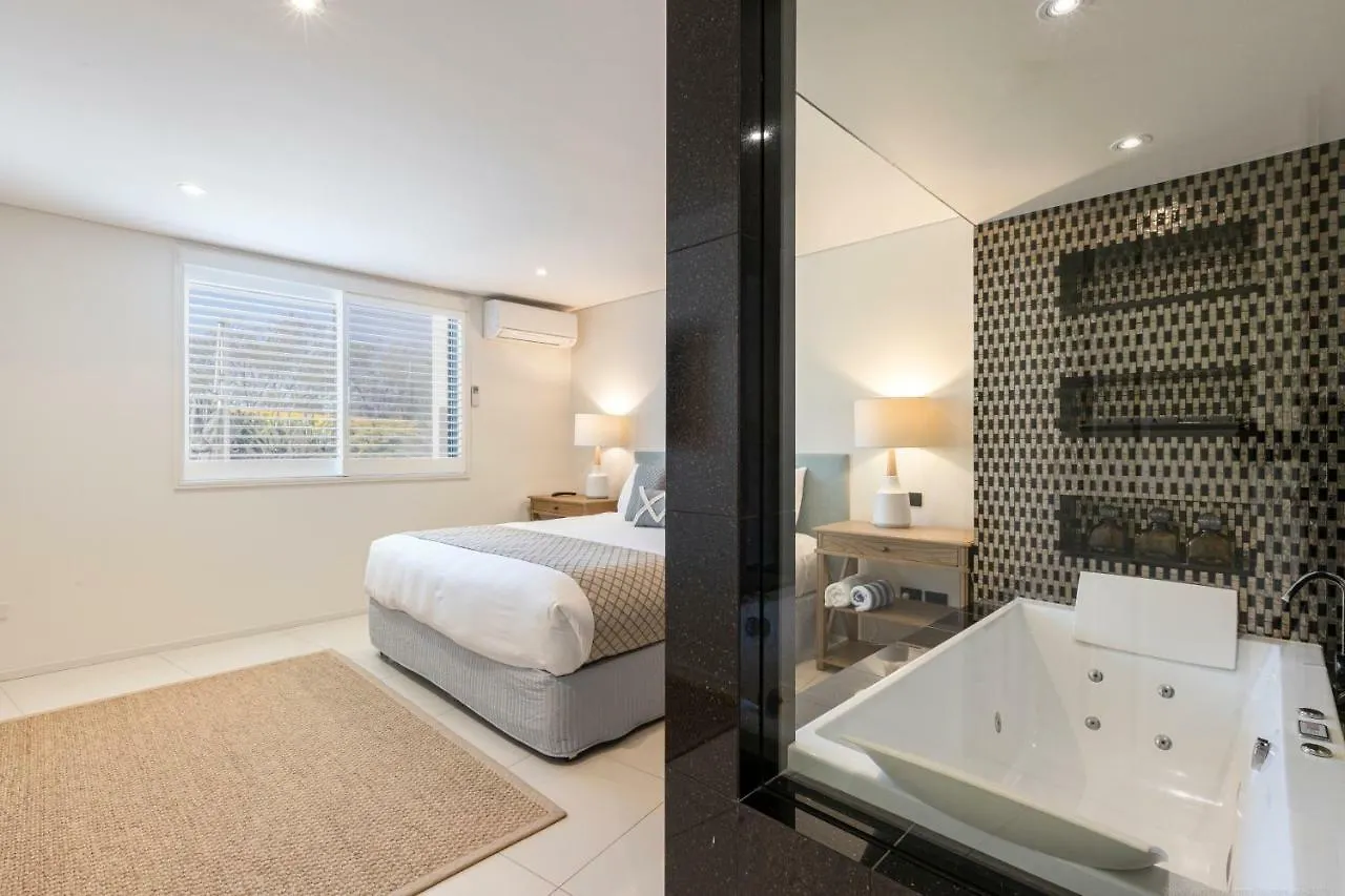 **** Aparthotel Bay Royal Apartments Byron Bay Australia